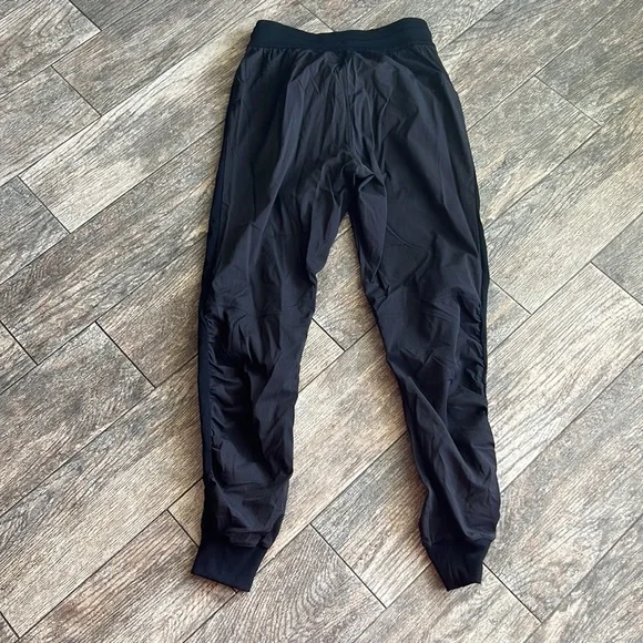 Lululemon dance studio joggers ~ EUC - Picture 3 of 12